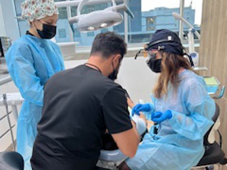 Dr. Hart at Bone Augmentation and Ceramic Implantology hands-on course, Image-2